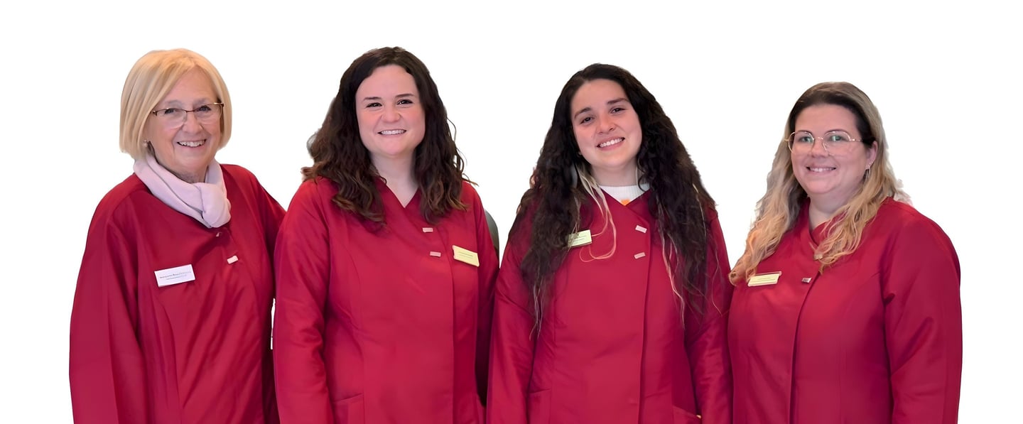 el equipo de farmacia gomila en fondo blanco