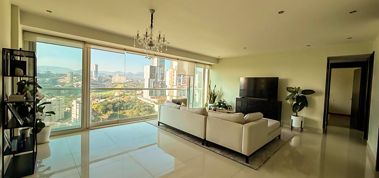 Estancia con Vista al Campo de Golf Departamento en Bosque Real Towers