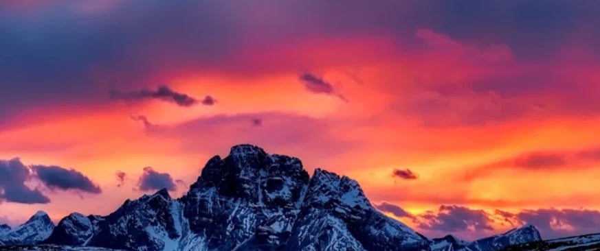 Shuttle service in the Canadian Rockies at Moraine Lake and Lake Louise