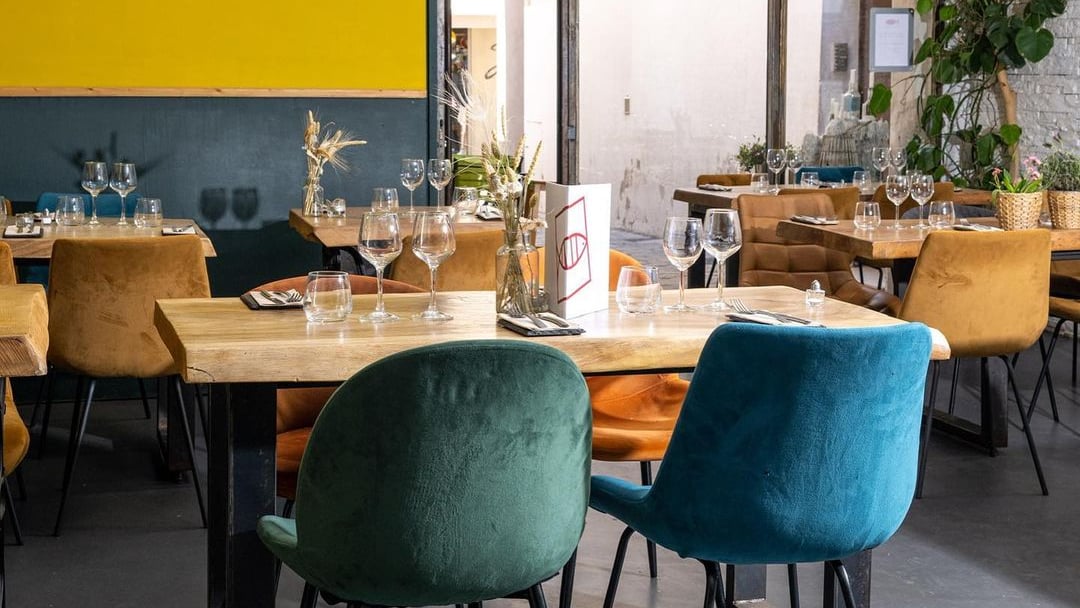 intérieur du restaurant Le Poisson Rouge à Cassis