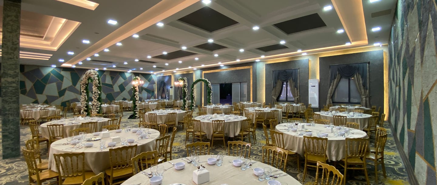 Hayriye Sultan Düğün Salonu Şanlıurfa; şık dekorasyonu, geniş kapasitesi ve uygun düğün salonu fiyatlarıyla unutulmaz düğünle