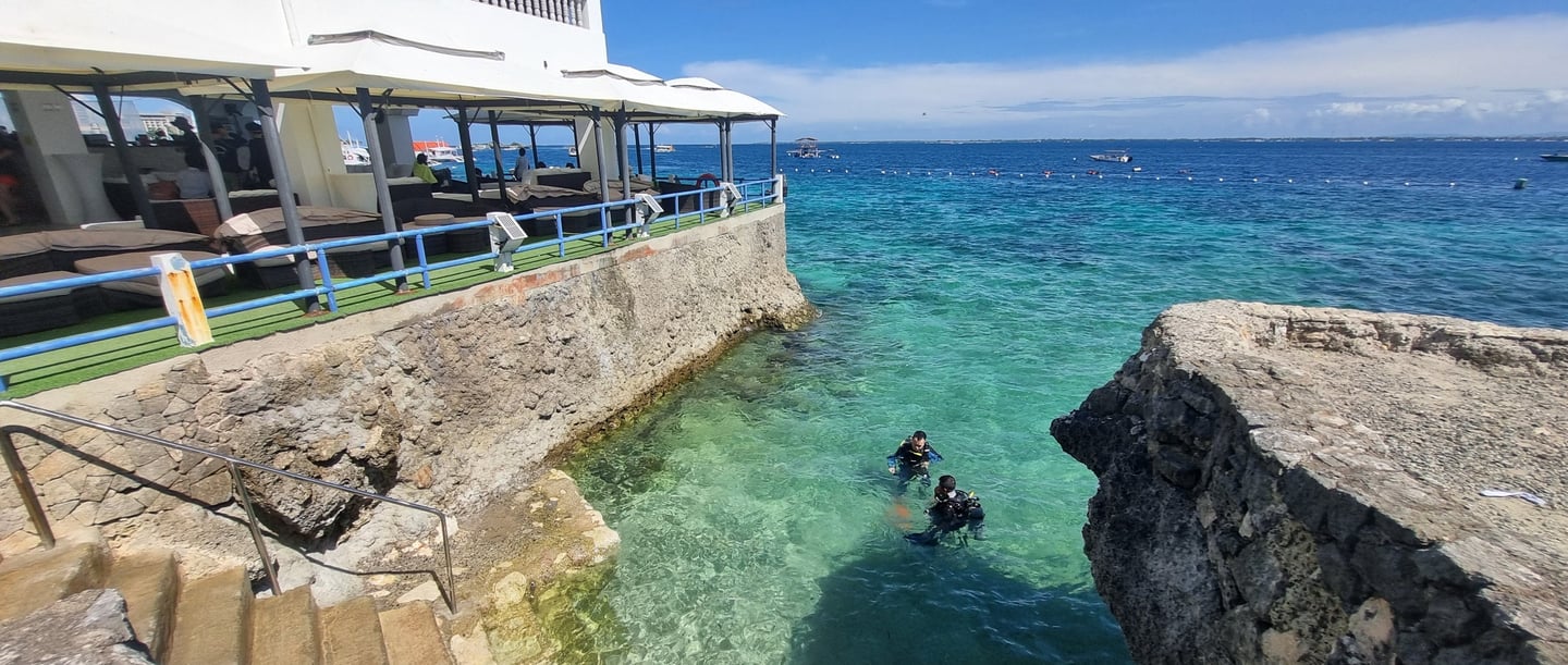 front view of Kontiki beach where divers go down the stairs