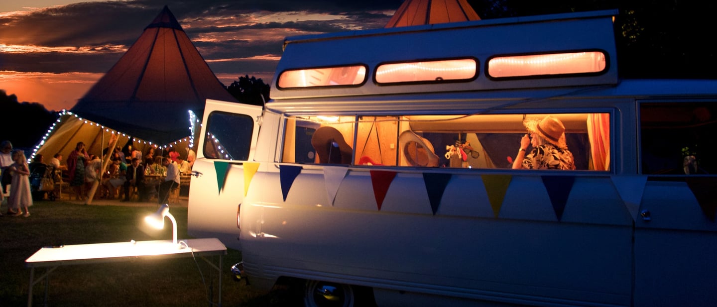 camper van 1967 aménagé en borne photo