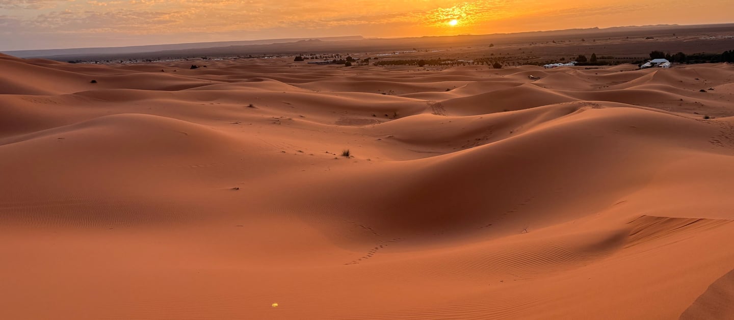 Lever de soleil dur les dunes de Merzouga