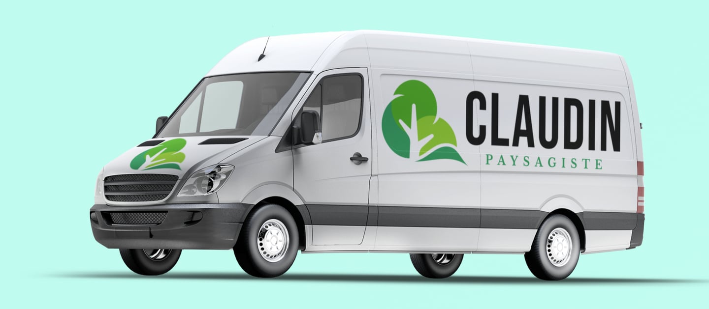 Fourgonnette de service d'aménagement paysager avec un logo de d'entreprise paysagiste.