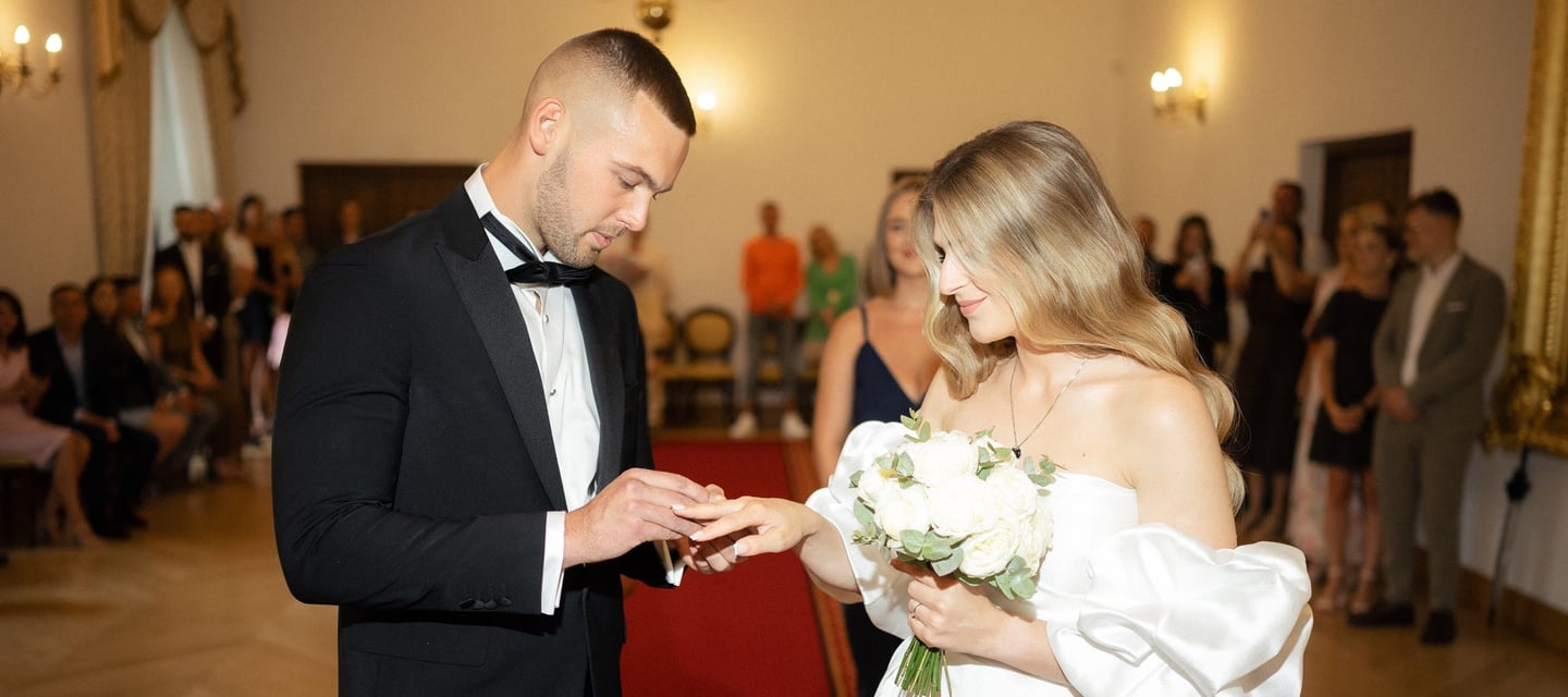 jaunasis uzmauna zieda jaunajai