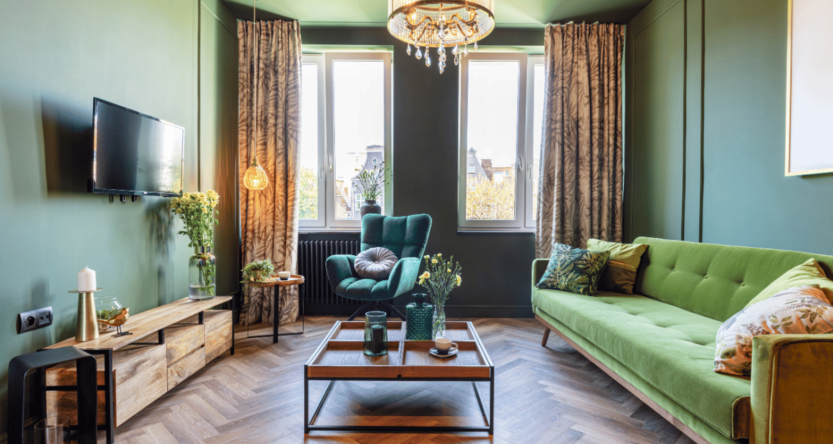 Salón acojedor, moderno y elegante en tonos tierra que inspiran lujo y confort