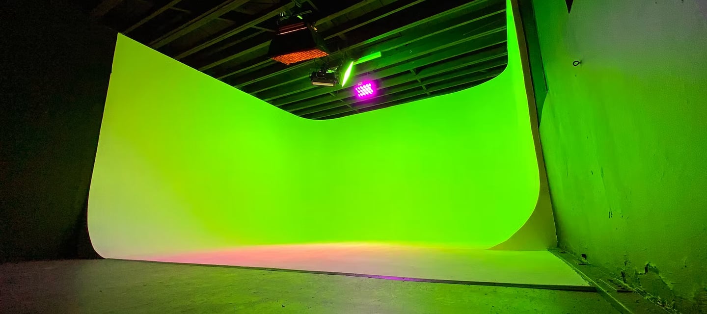 White cyc wall room at Grayfox Studios with seamless background and customizable lighting