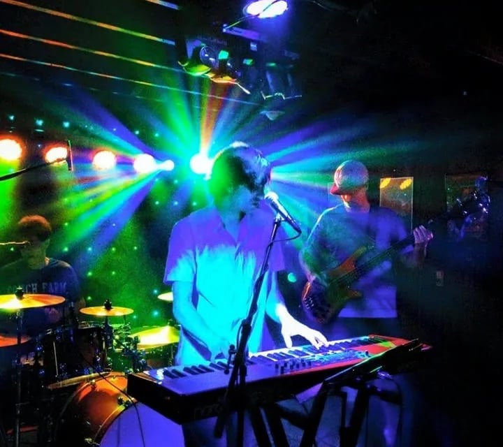 live musicians playing music
