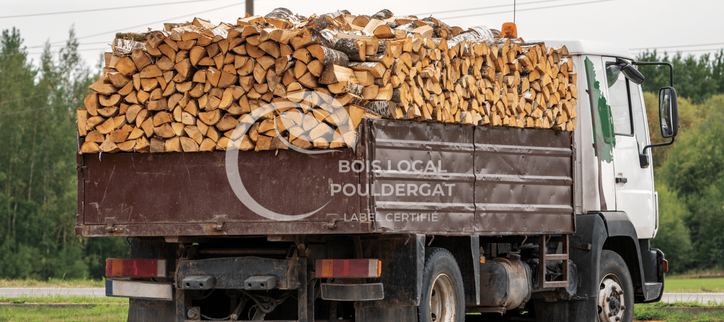 camion de livraison de buches