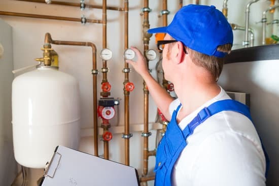 Fernwärme Anschluss Köln – Meisterbetrieb OEZ Gebäudetechnik