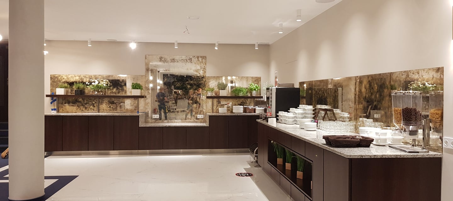 Lustra postarzane w Hotelu