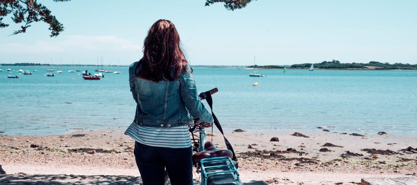 vélo face à l'océan camping penvins