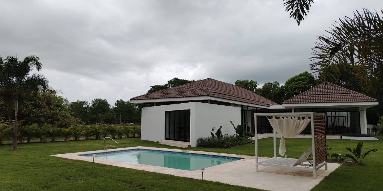 Piscinas de fibra de vidrio y concreto Summer Pool Solutions