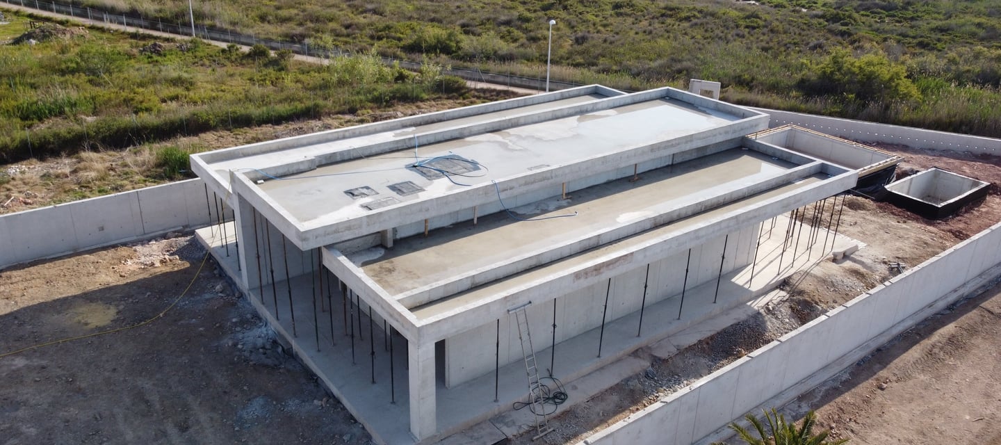 Obra realizada por Jemic Urbanstyle junto a la futura promoción Leoní Village, utilizando avanzadas 