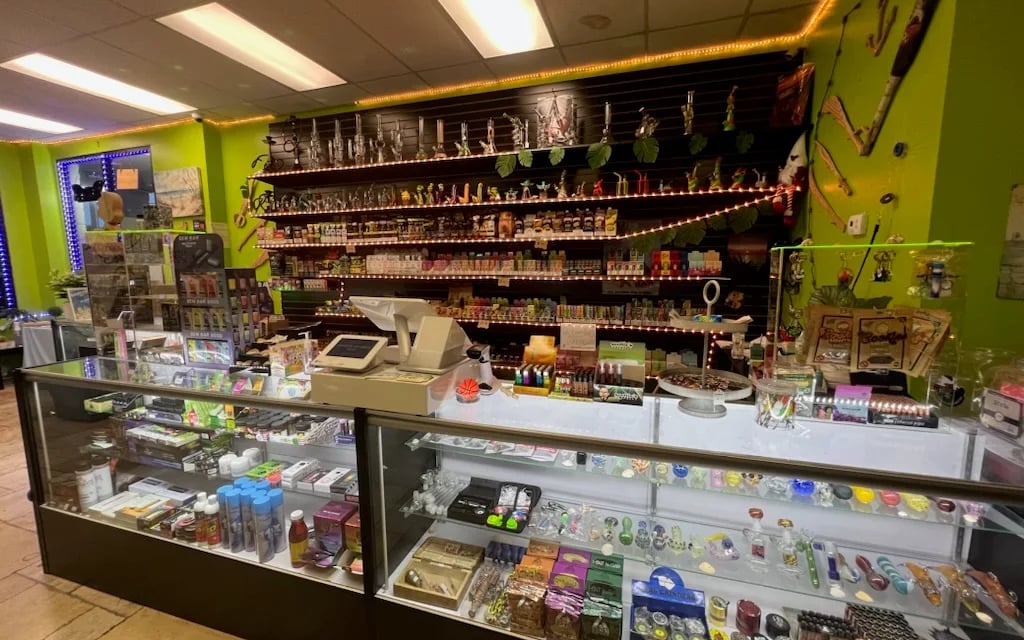 Hallandale Florida Miami Smoke Shop Vape Exotic Flower THC THCA THCP