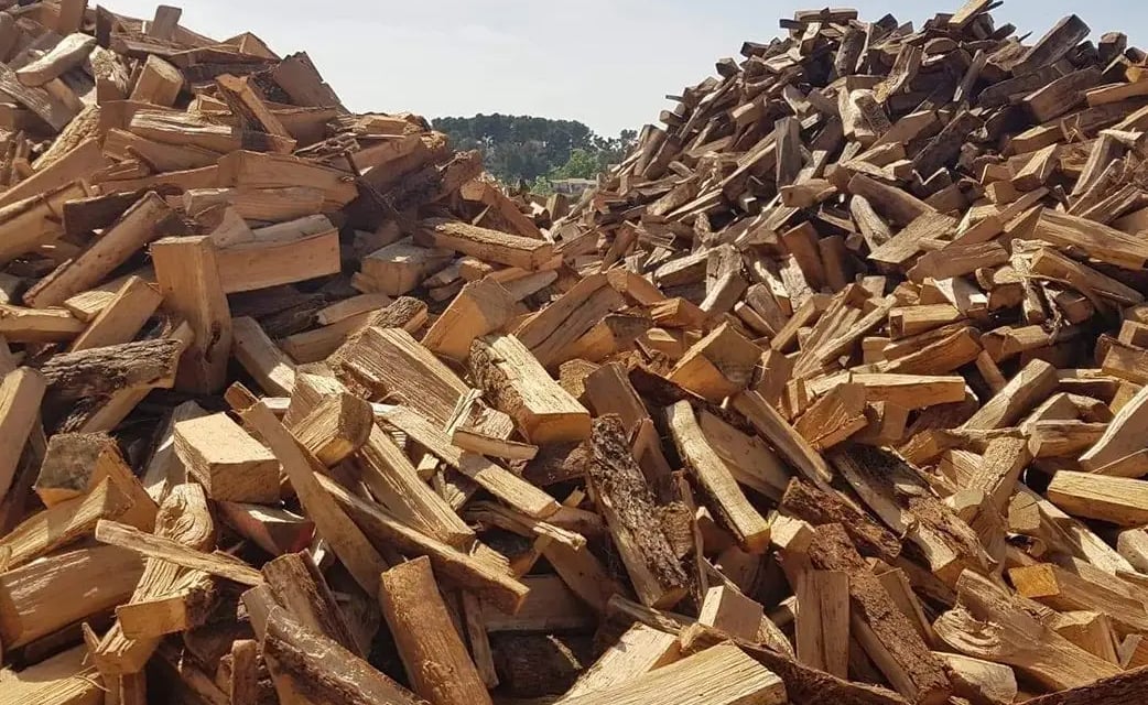 tas de bûches empilées