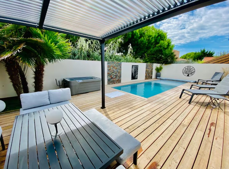 Exterieur optimisé pour location courte durée à Salles-sur-mer