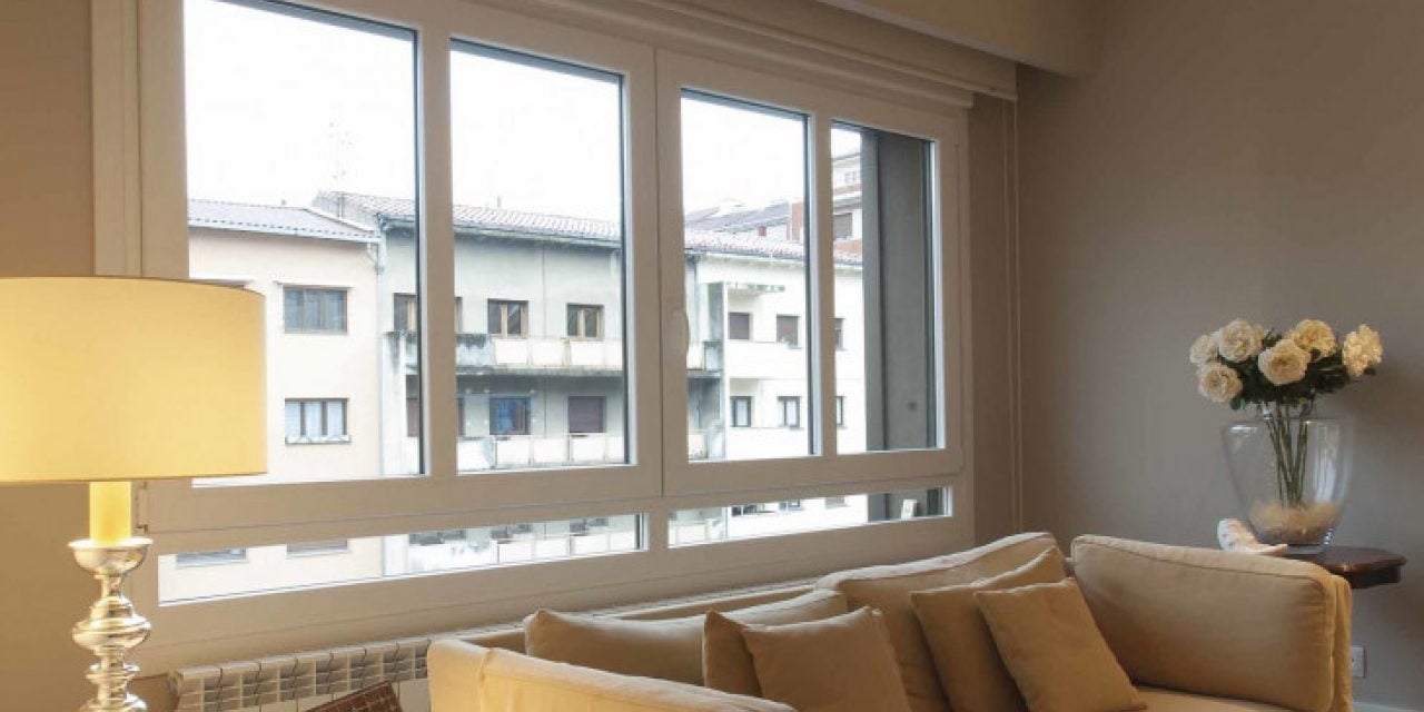 ventana pvc blanca en Vimianzo