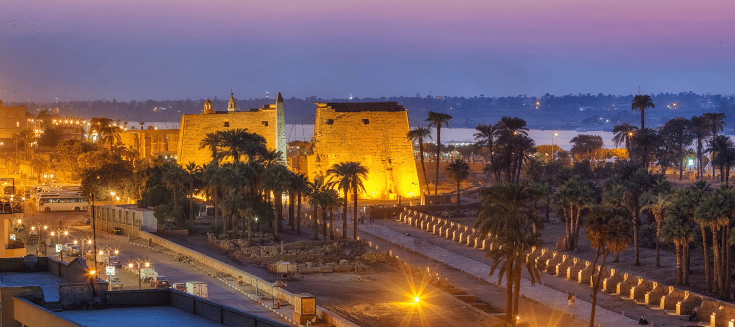 templo de luxor de noche paseo al templo de luxor con guia en espanol 