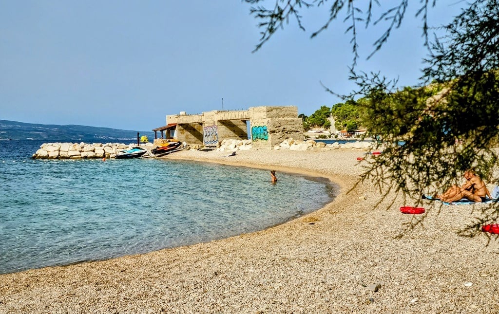 The photo shows Rape Beach Centar on a summer day.