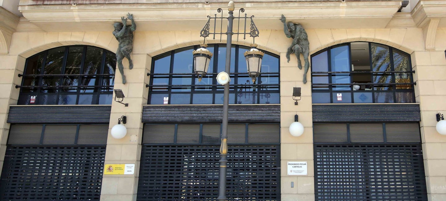 Stone facade adorned with bronze statues of Atlantes by the sculptor Roberto Manzano