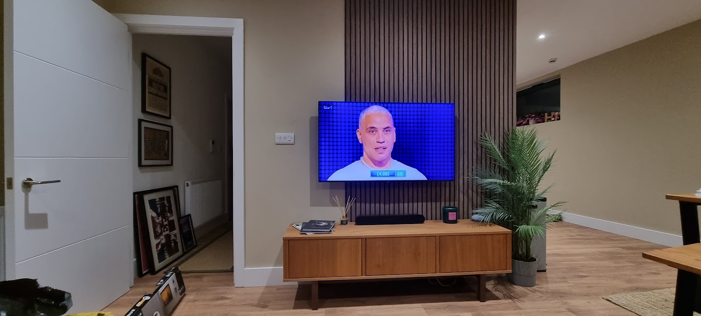 MountMyTV - Samsung 55" TV mounted onto a feature wall