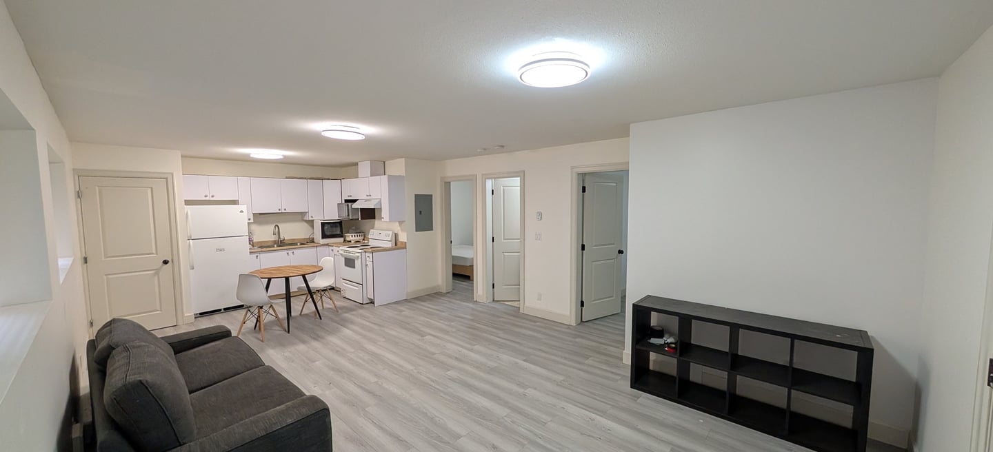 renovation install laminate flooring project in coquitlam