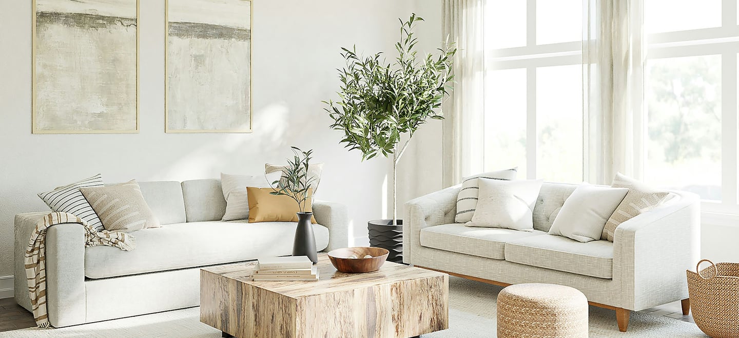 Sala de estar, luminosas, con grandes ventanales y cortinas de gas, tonos claros y madera