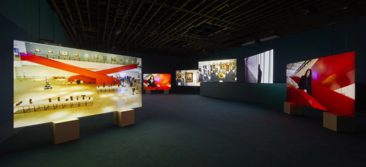 Vídeo-instalação sobre Lina Bo Bardi na galeria de arte Victoria Miro