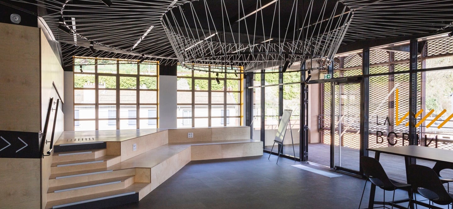 espace de travail professionnel aménagé sur-mesure par Spatiopro