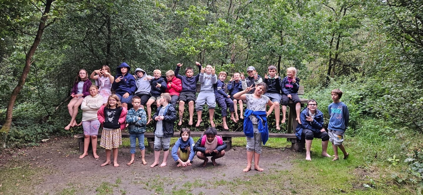 Élèves en sortie éducative au sentier pieds nus