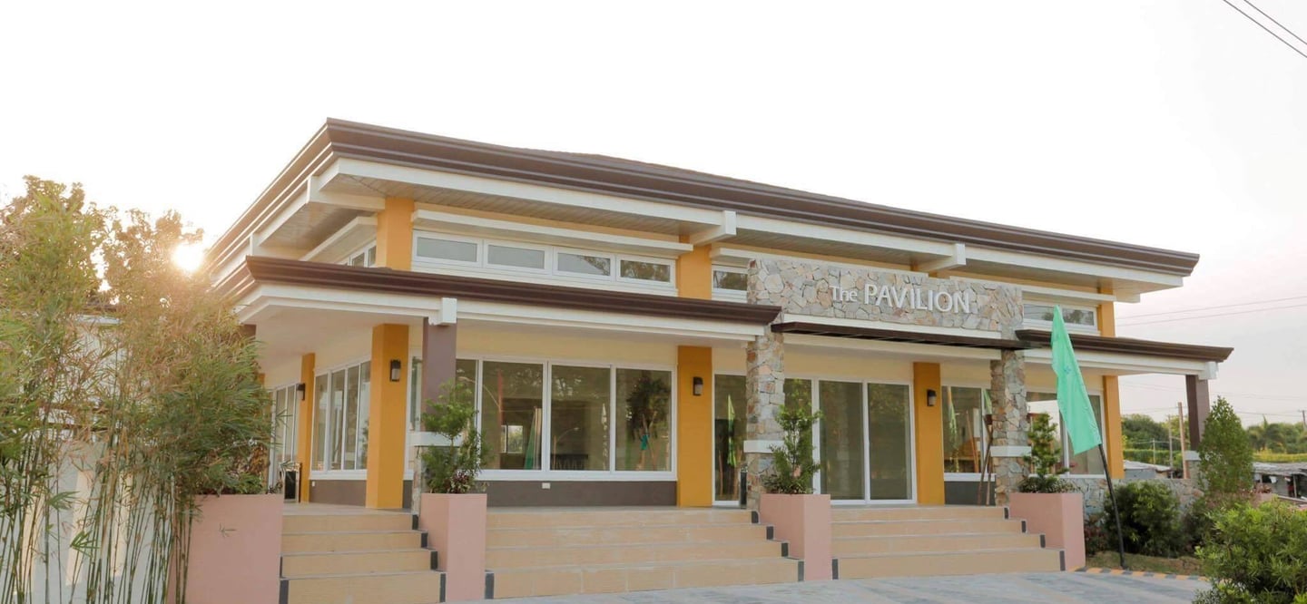 a building with a sign that says,'the building is a restaurant