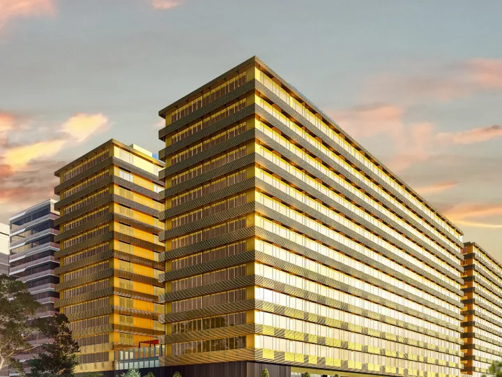 a large building with a lot of windows and a lot of windows