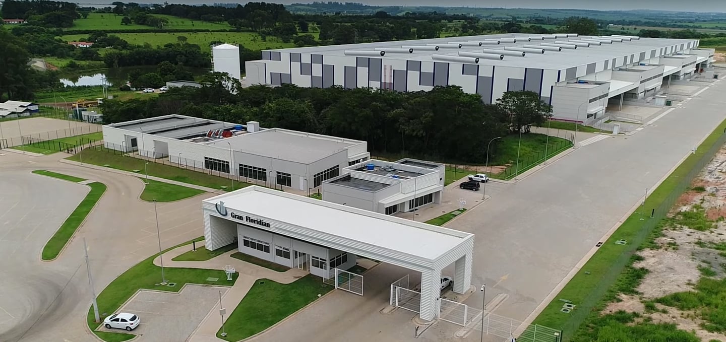 Galpão Logistico concreto reforçado com fibras