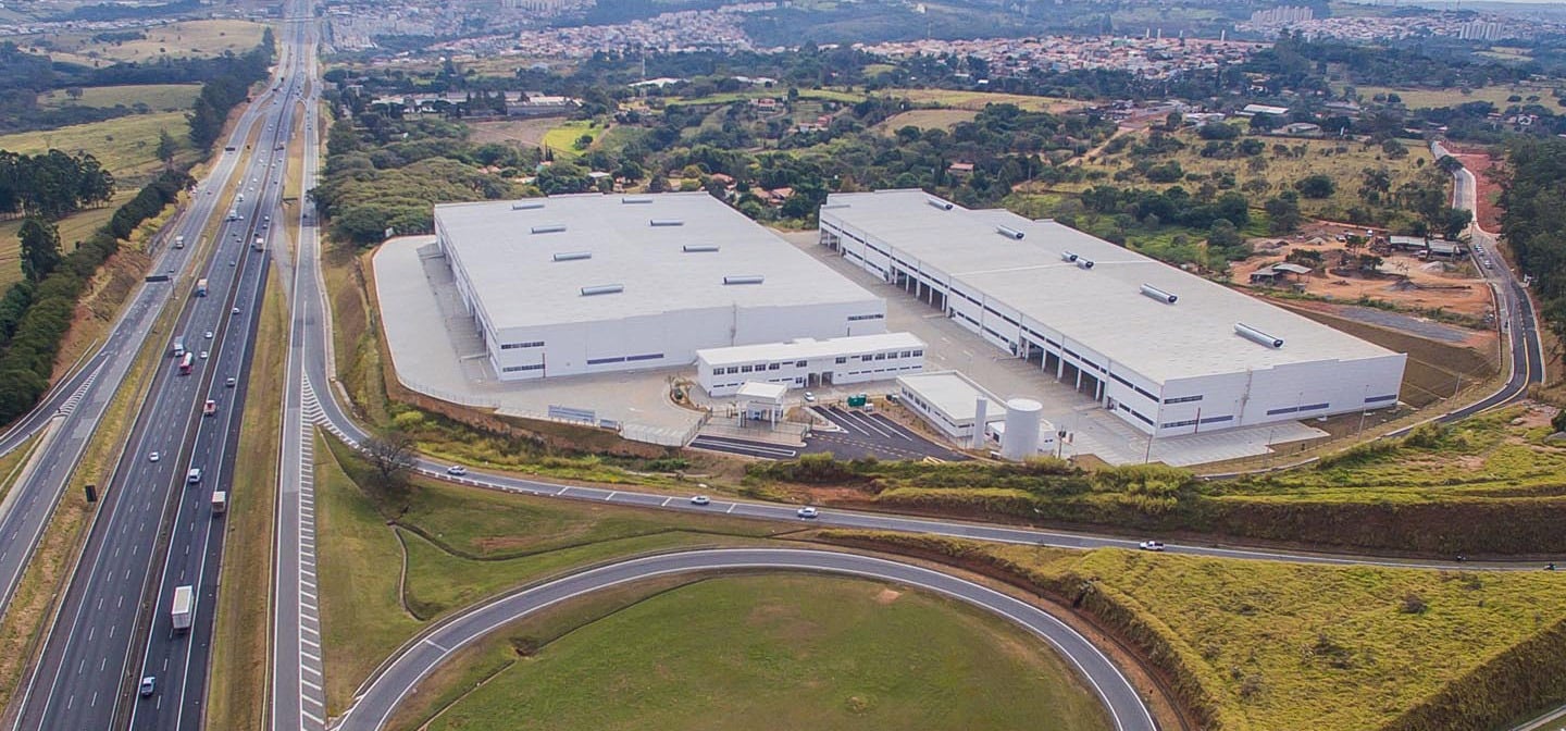 piso com endurecedor de superfície