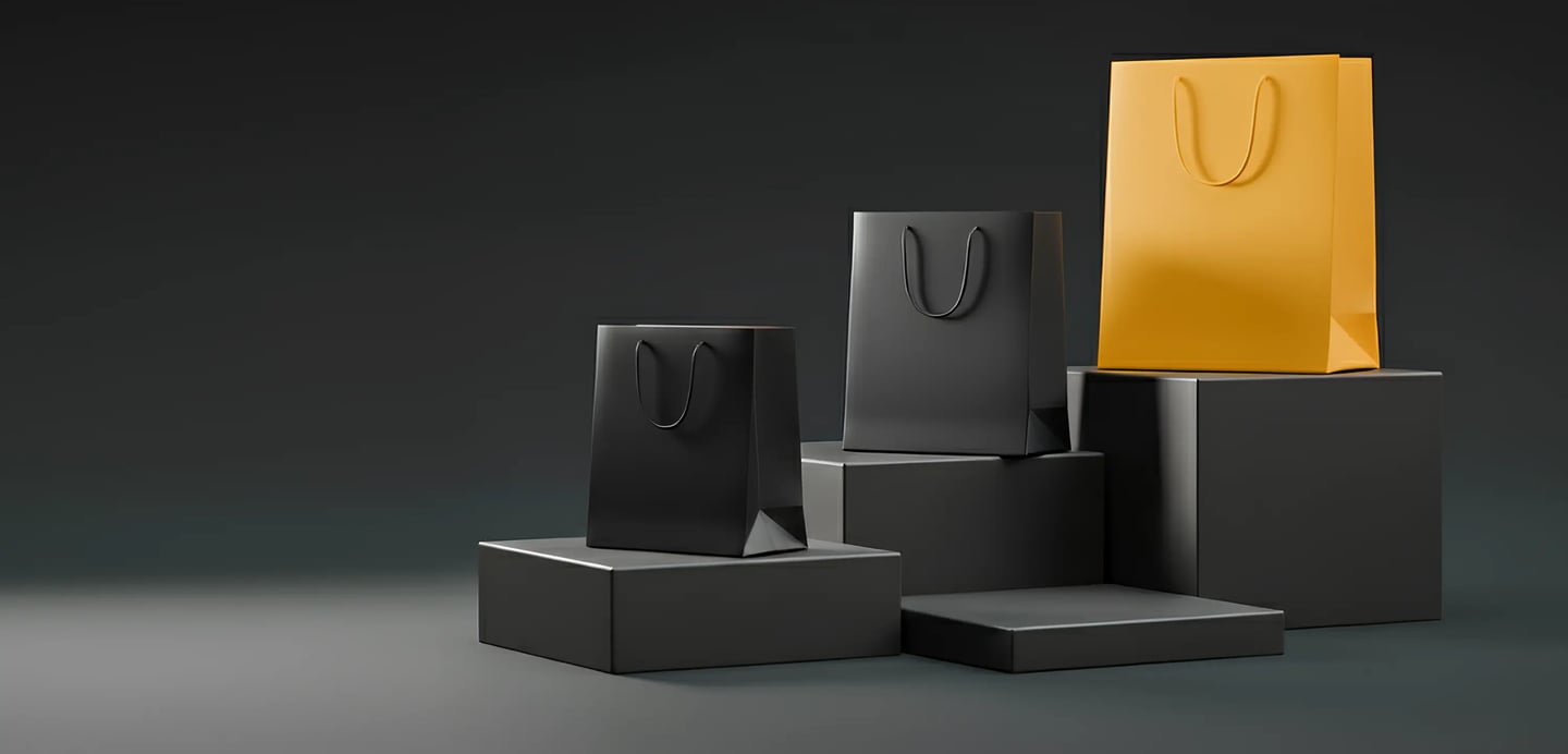 um grupo de sacolas de compras pretas e amarelas