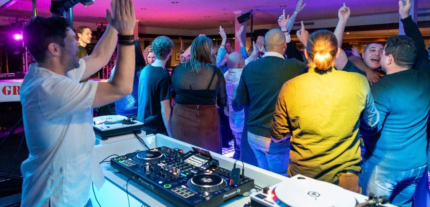 DJ Cober met publiek