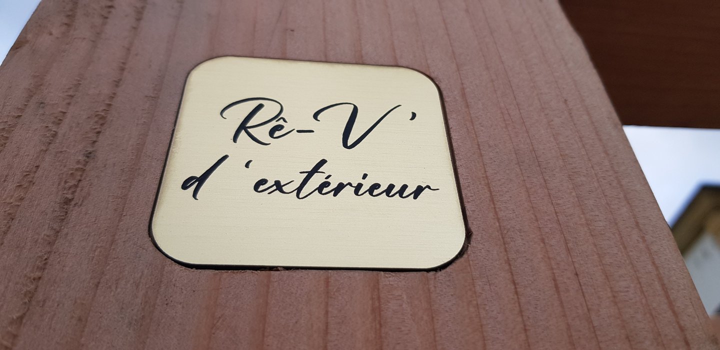 logo Rê-V' d'extérieur en bois