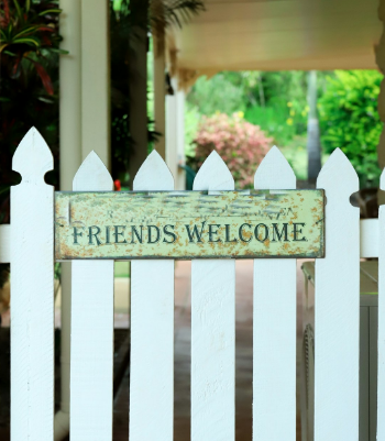 a sign that says friends welcome to you