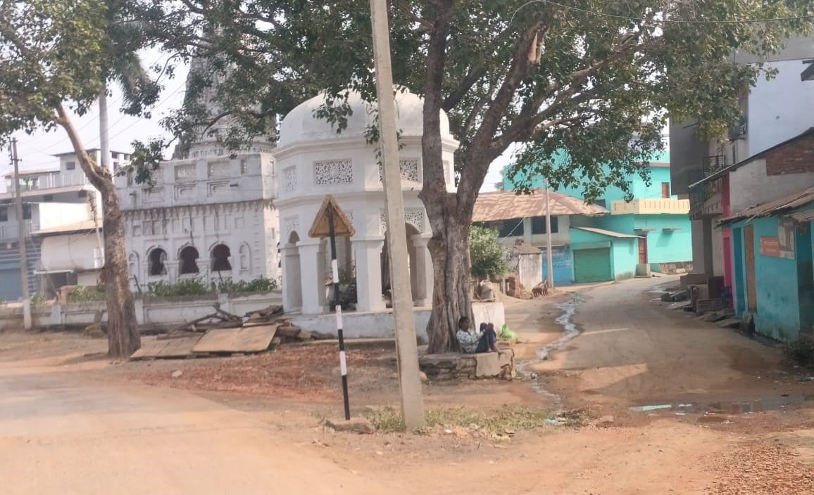 a person sit under banyan tree