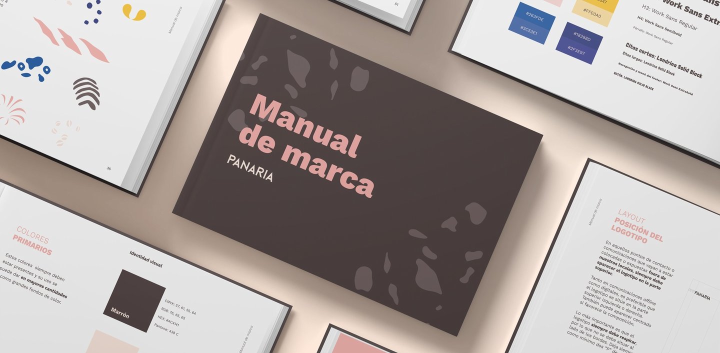 Imagen mostrando distintas páginas del manual de marca de Panaria