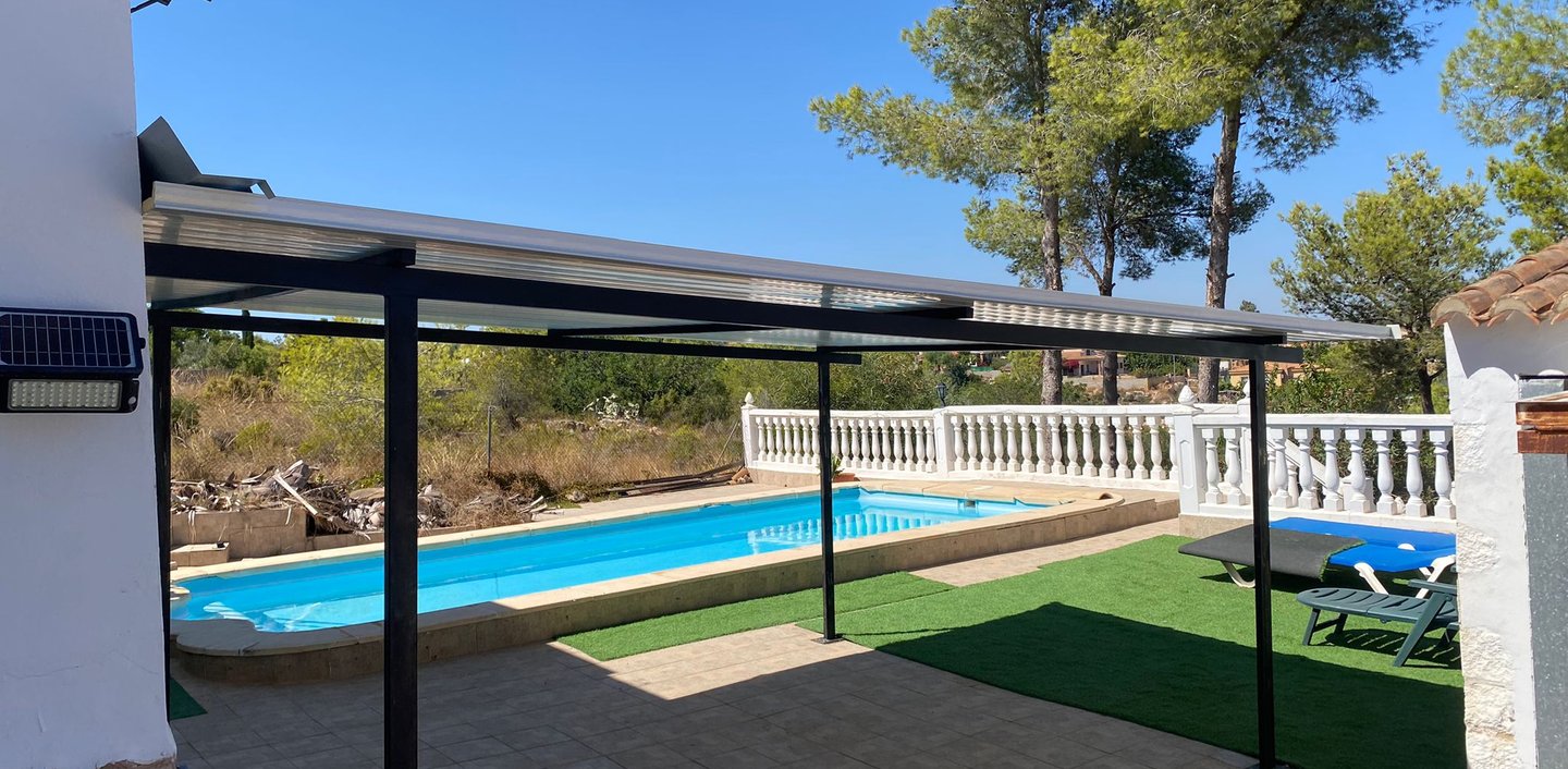 Marquesina-panel-sandwich-coche-valencia