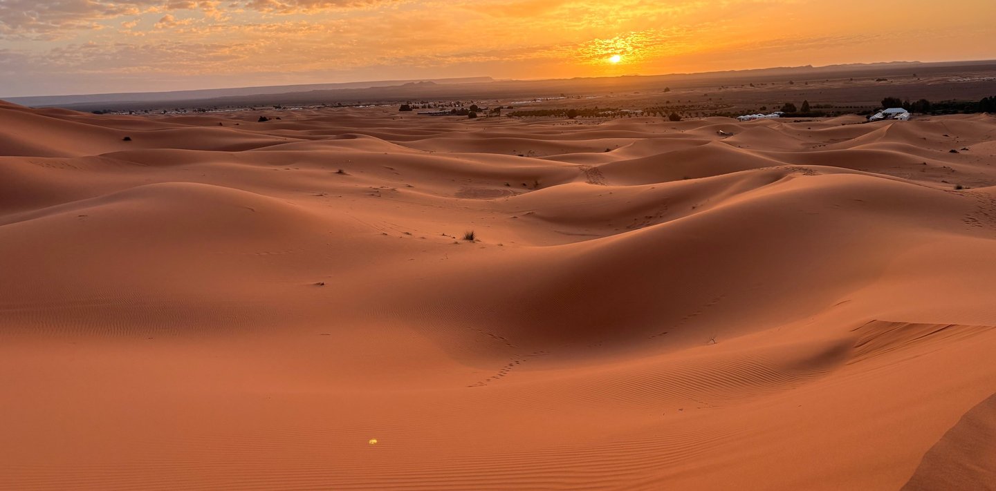 Lever de soleil dans le désert de Merzouga