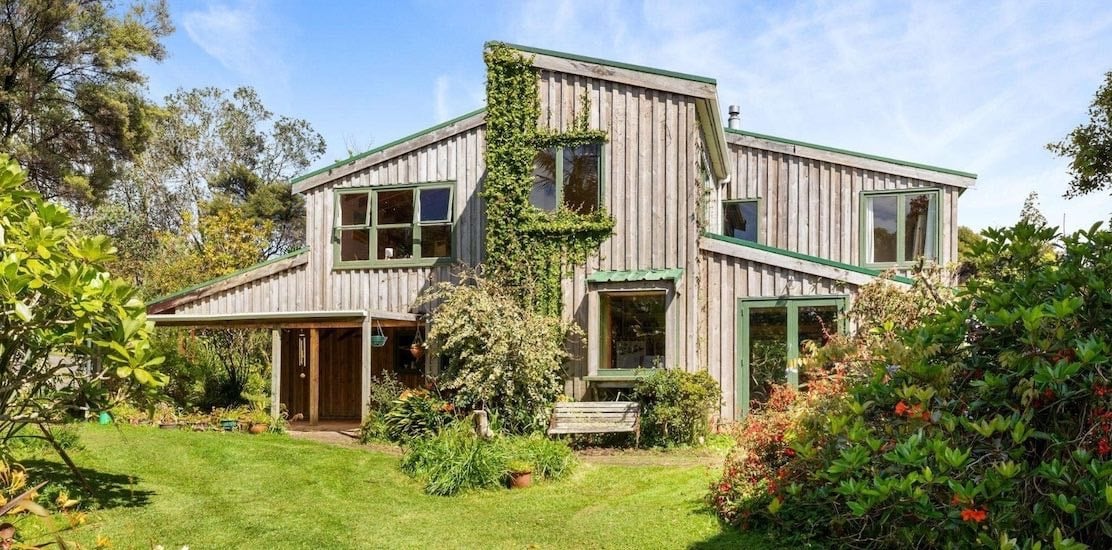 Kaiwaka Mangawhai Road home renovation - exterior before - CHR Builders