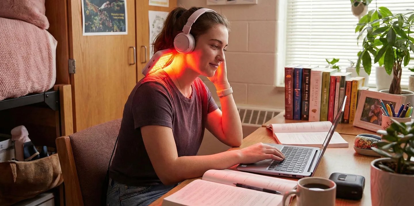 How Students Can Use Red Light Therapy to Reduce Sitting Pain & Stress: A Practical Wellness Guide