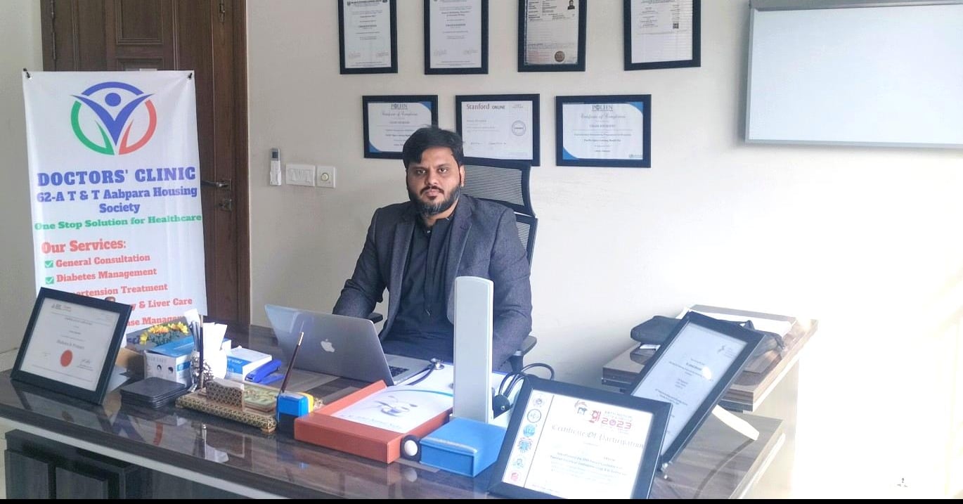 Dr Umair Khurshid Sitting At Doctors' Clinic Lahore- Best Diabetes centre