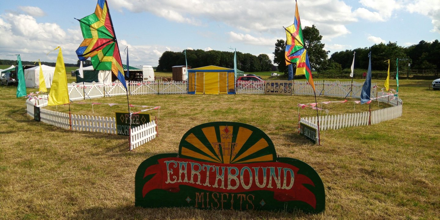 Deluxe Circus workshop set up by Earthbound Misfits 