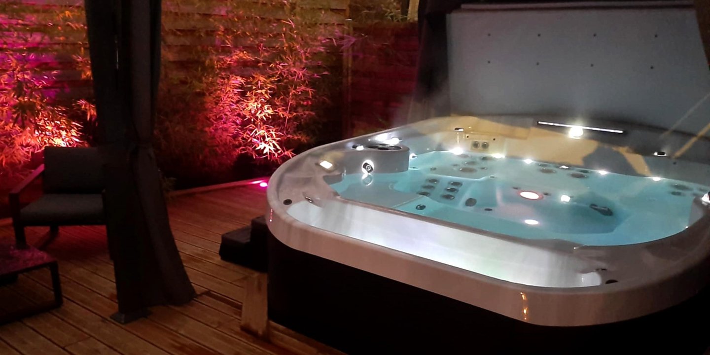 Gîte de luxe avec spa et sauna à Strasbourg - Hôtes et Demeures - de nuit