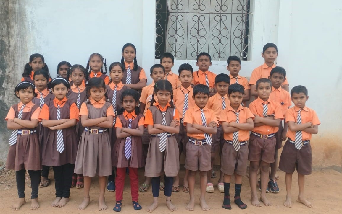 Students of Trishakti Vidya Mandir School Faraswani